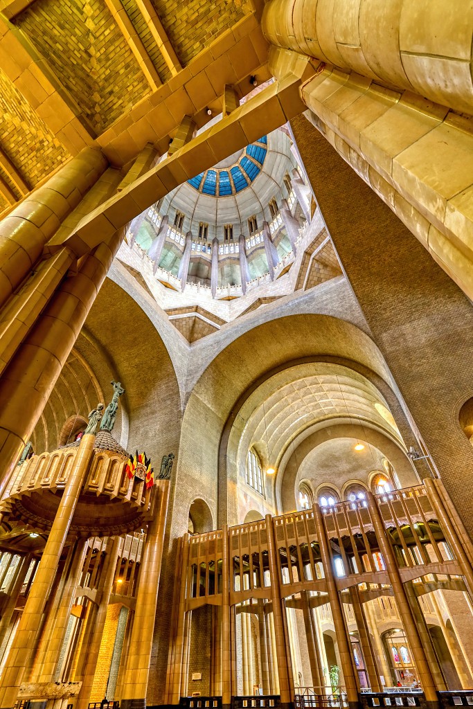 HDR Abbaye Basilique Koekelberg kerk eglise kerkfotografie religie religion bedevaart rooms katholiek kathedraal pelgrimage cathedrale klooster basiliek